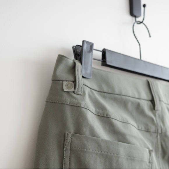ABC Relaxed-Fit 5 Pocket Pant Army Green Warpstreme Size US 30 - Picture 4 of 5